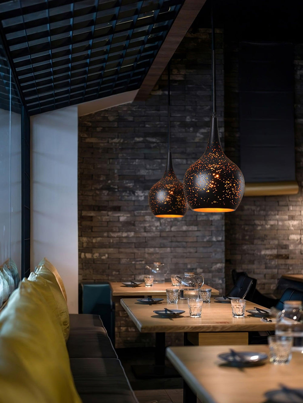 Hollow Industrial Pendant Lamp – Vintage Black & Gold