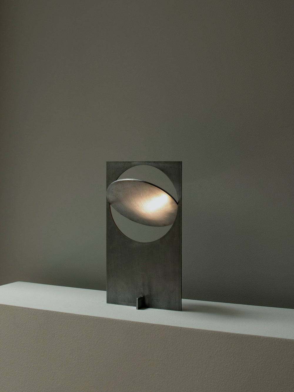 Axis Rotating Disc Table Lamp