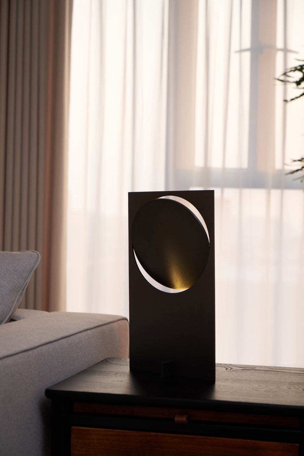Axis Rotating Disc Table Lamp