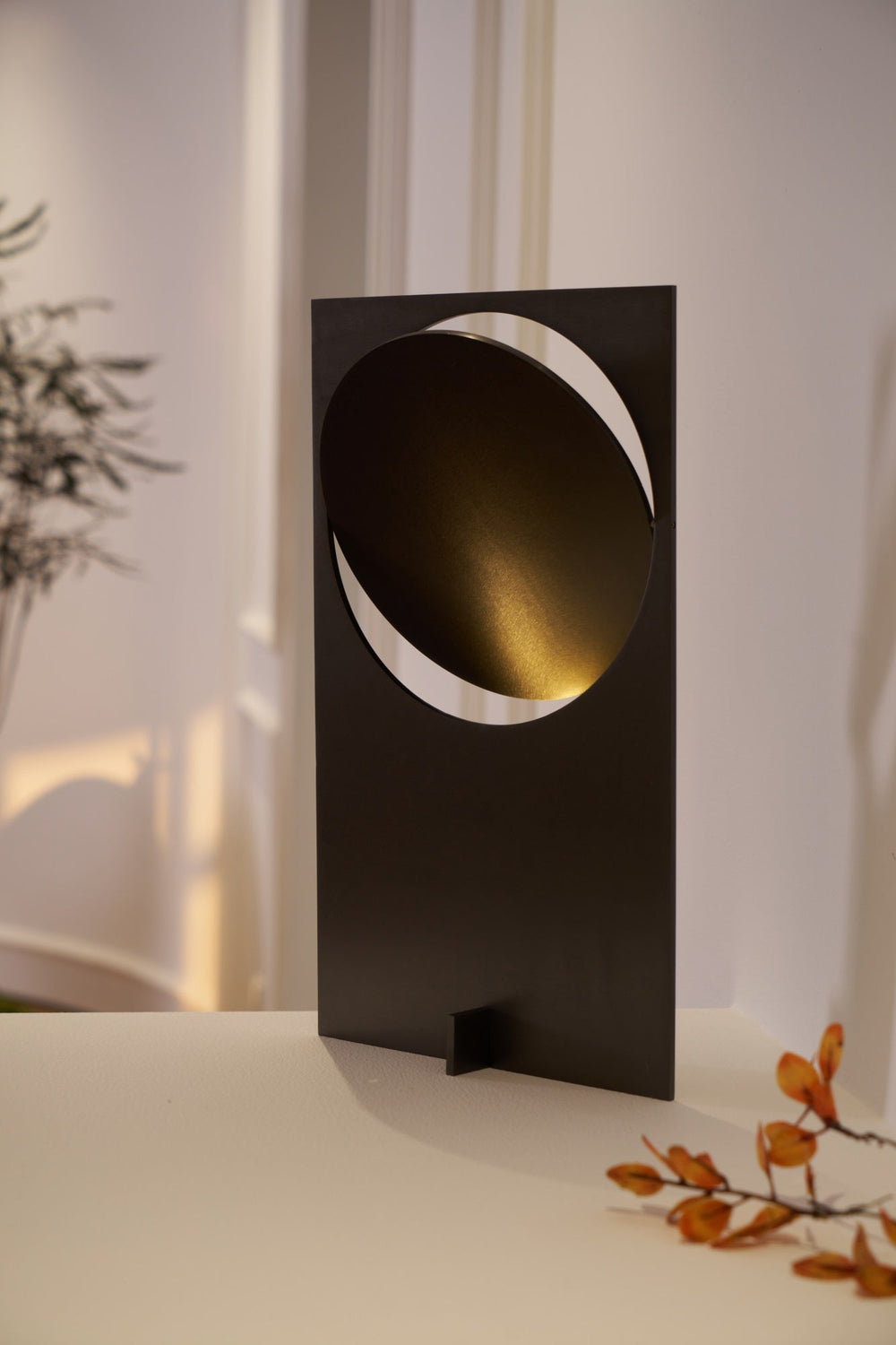 Axis Rotating Disc Table Lamp