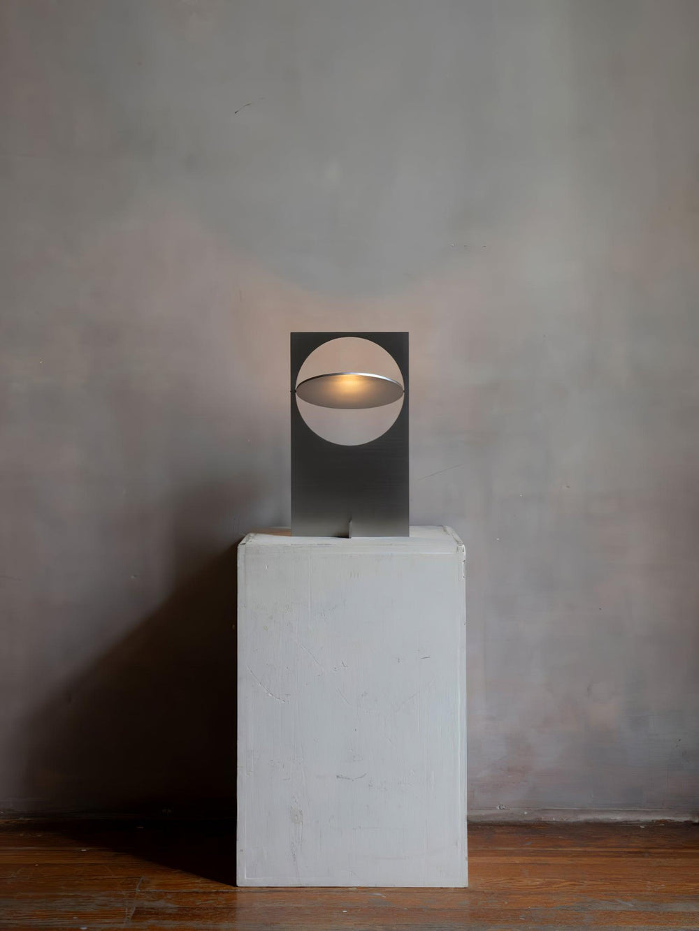 Axis Rotating Disc Table Lamp