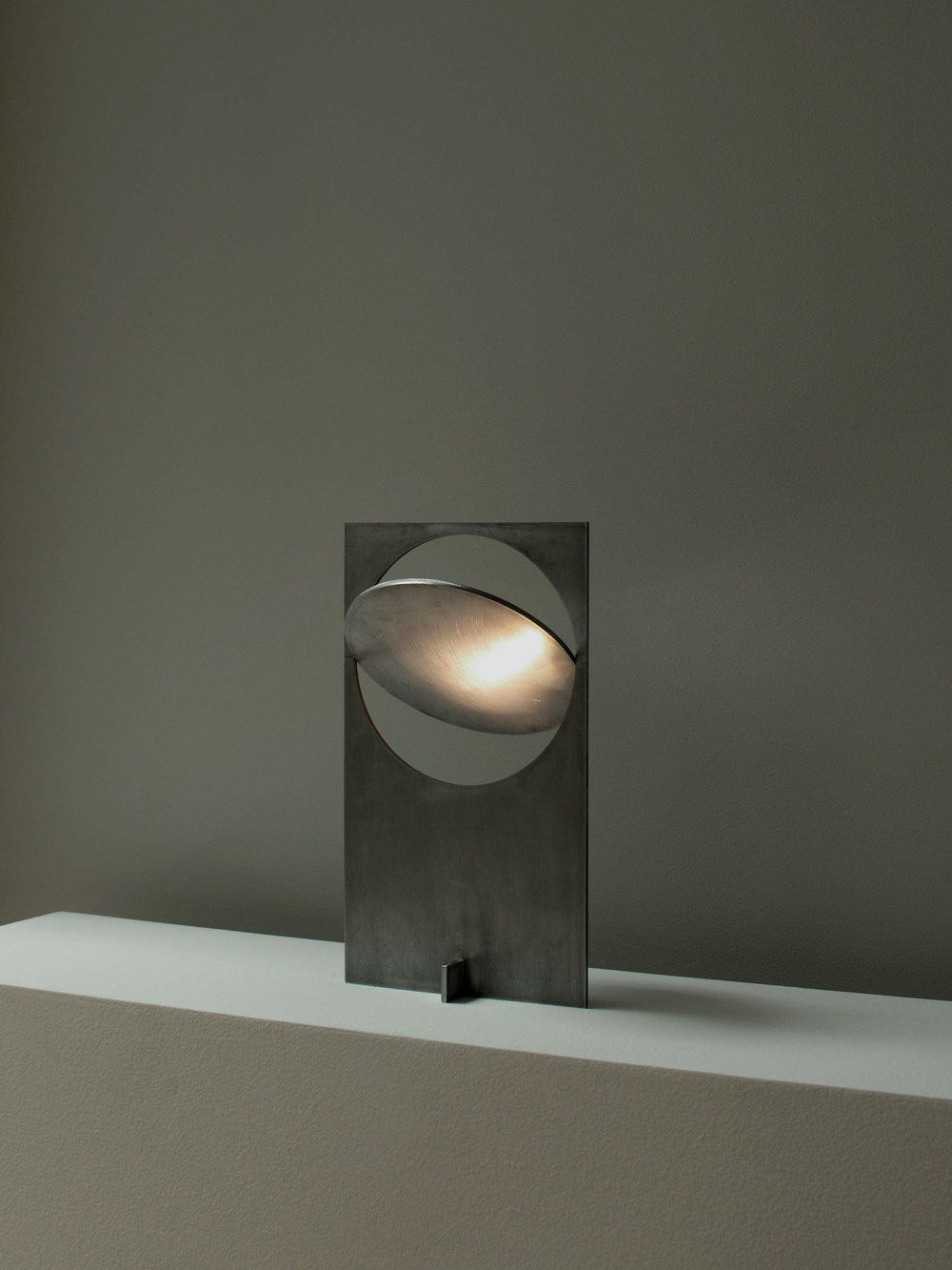 Axis Rotating Disc Table Lamp