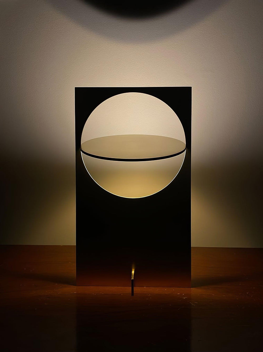 Axis Rotating Disc Table Lamp