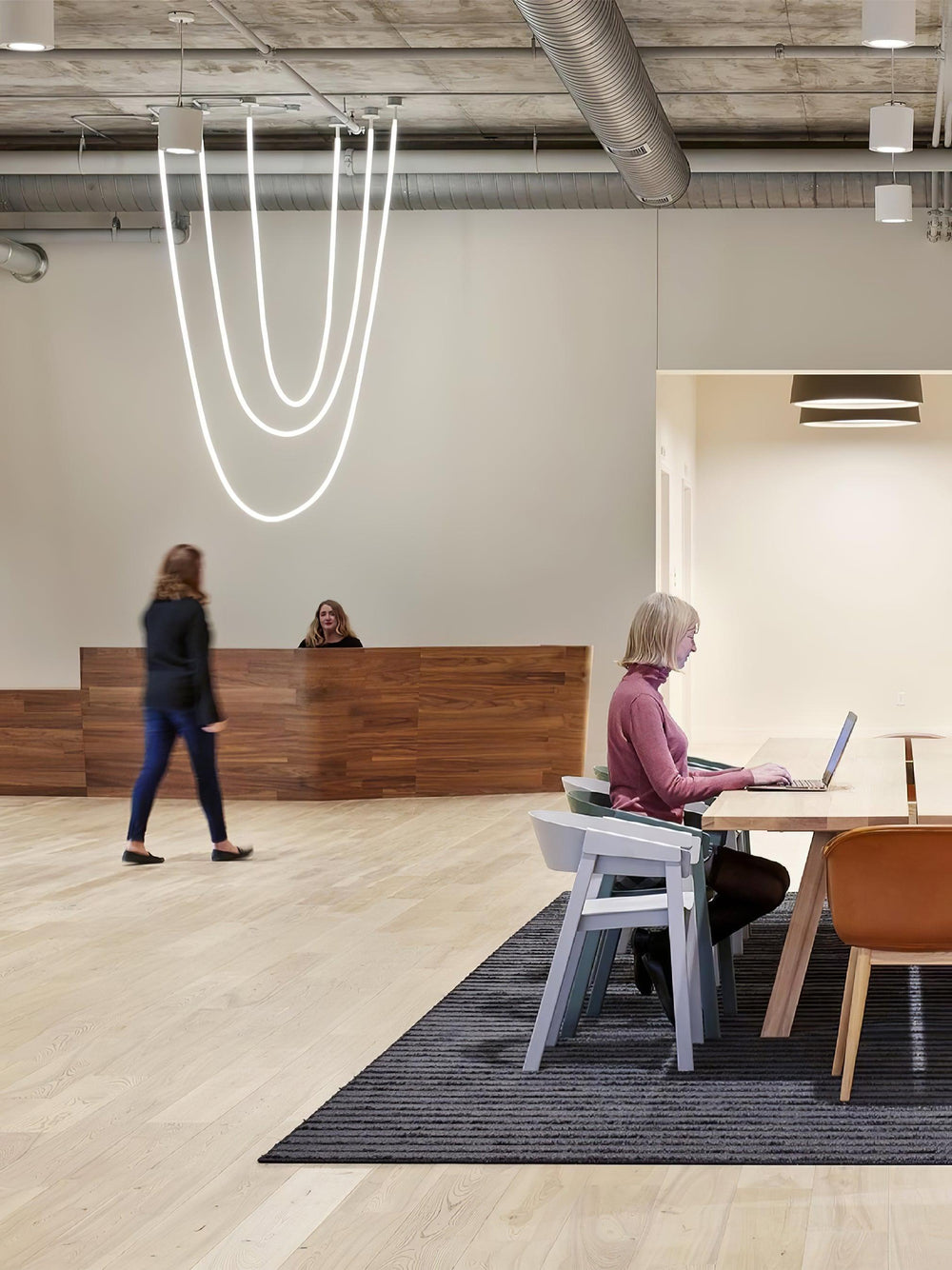 Flexible Curve Pendant Lamp – Adjustable Modern Ceiling Light