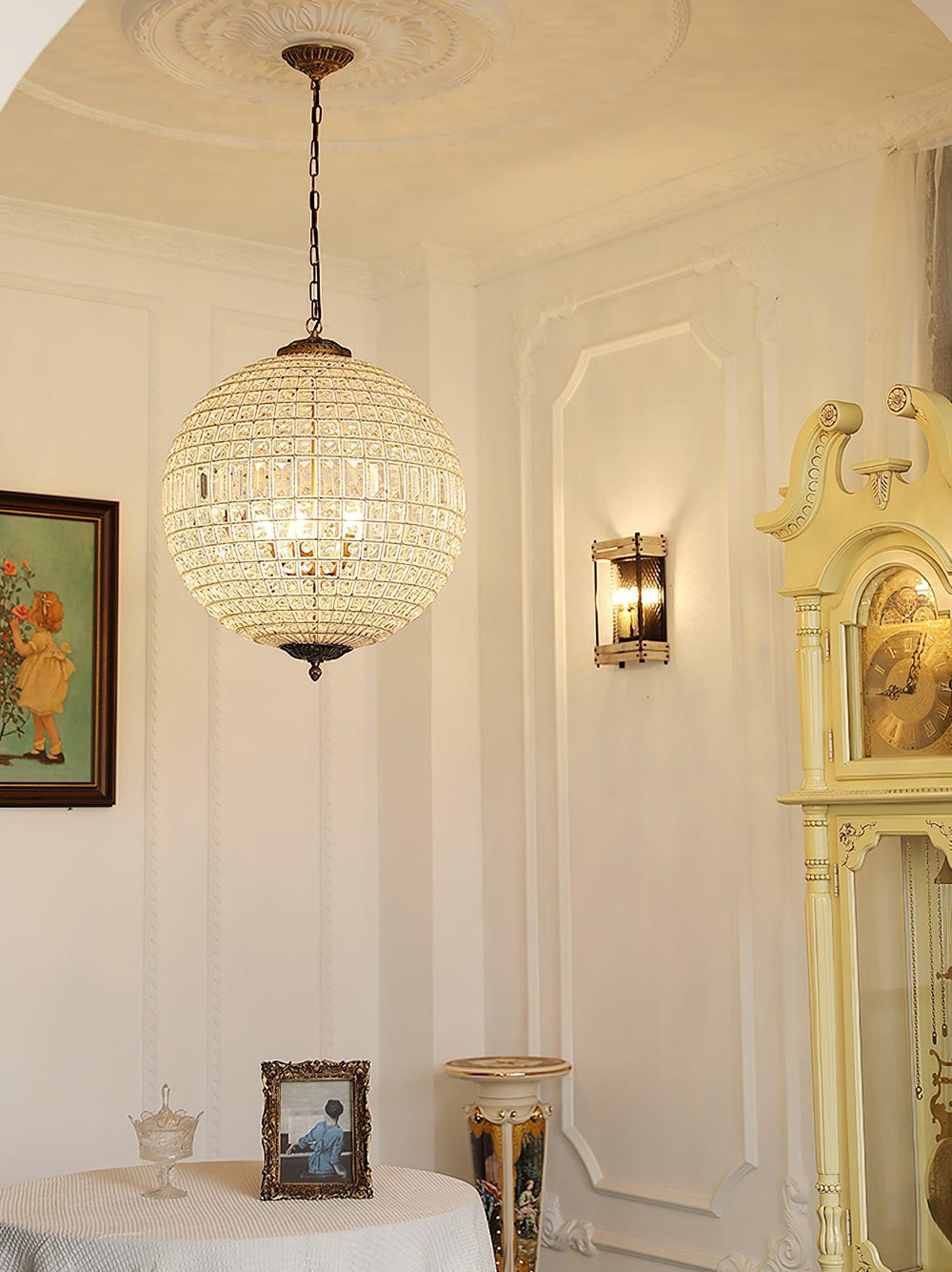 Traditional Gold Globe Chandelier – Classic Brass Silhouette