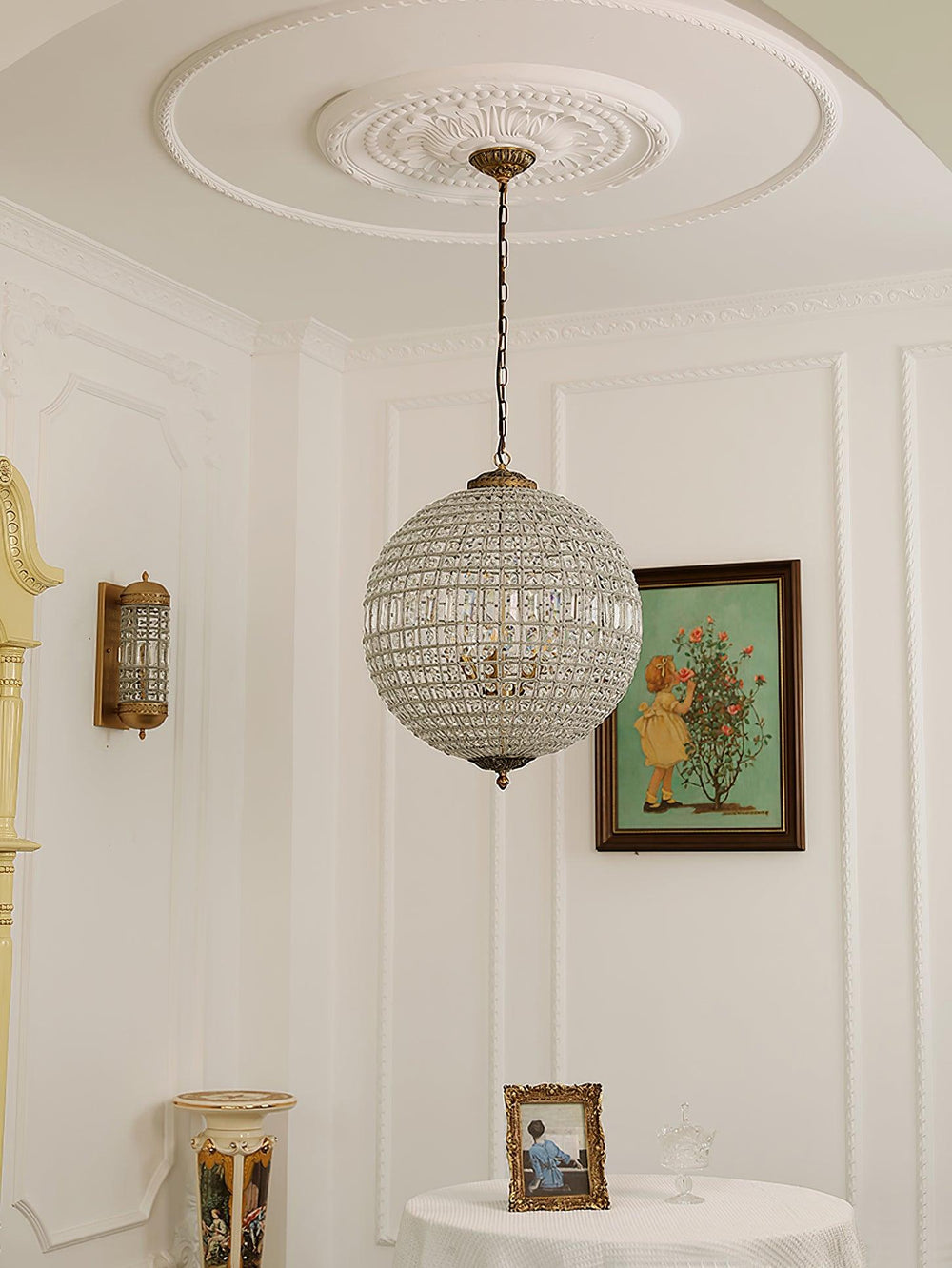 Traditional Gold Globe Chandelier – Classic Brass Silhouette